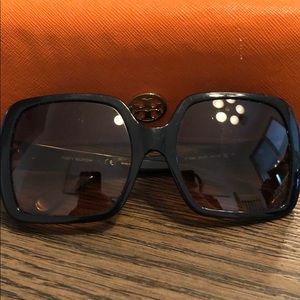 Oversized Tory Burch sunglasses